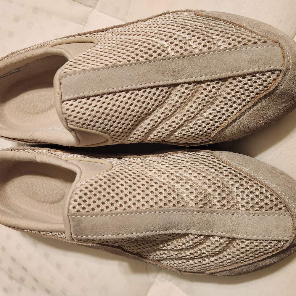 Easy Spirit Cream Mules Breathable Comfort